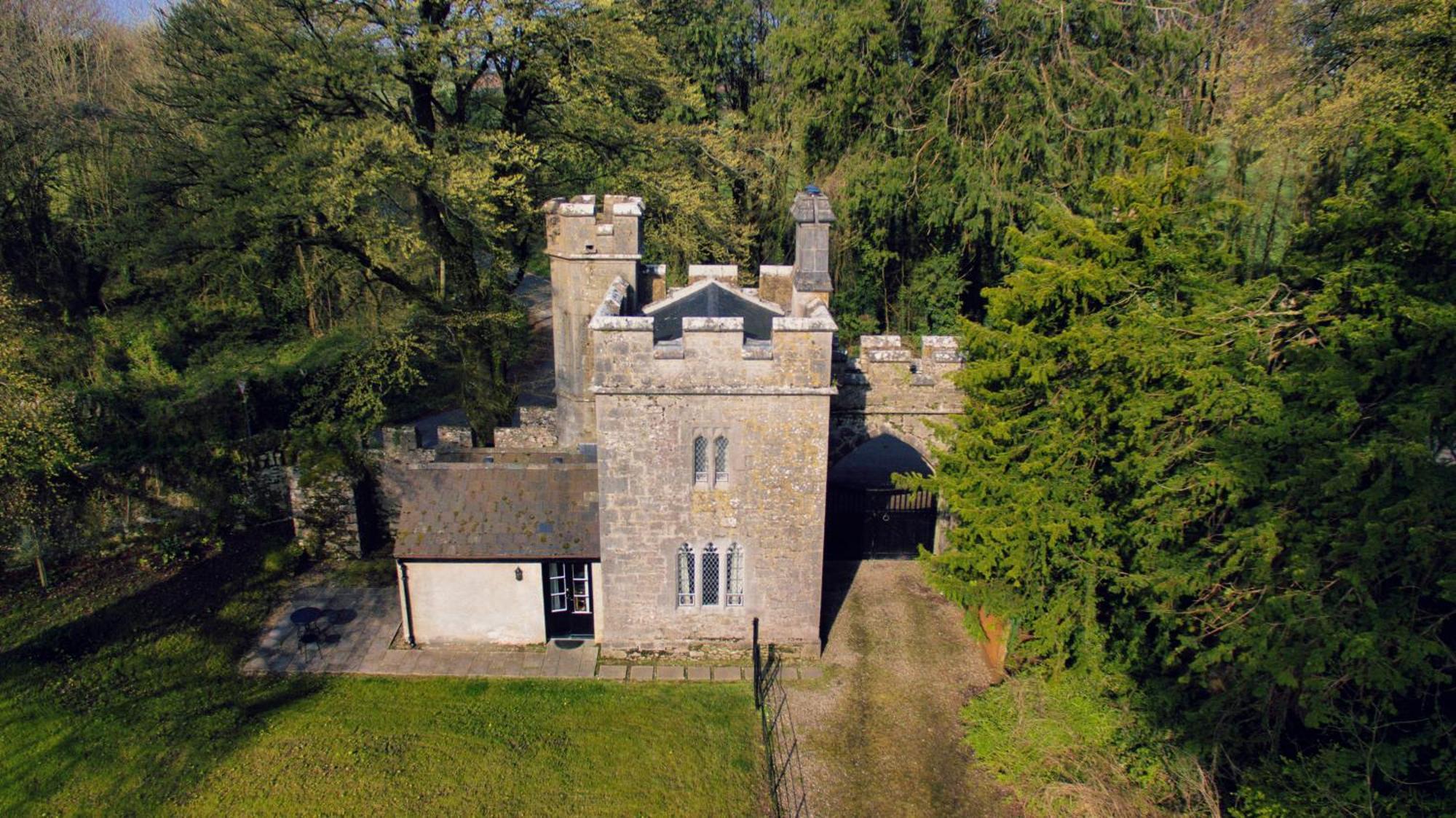 Anne'S Grove Miniature Castle Villa Castletownroche Exterior photo